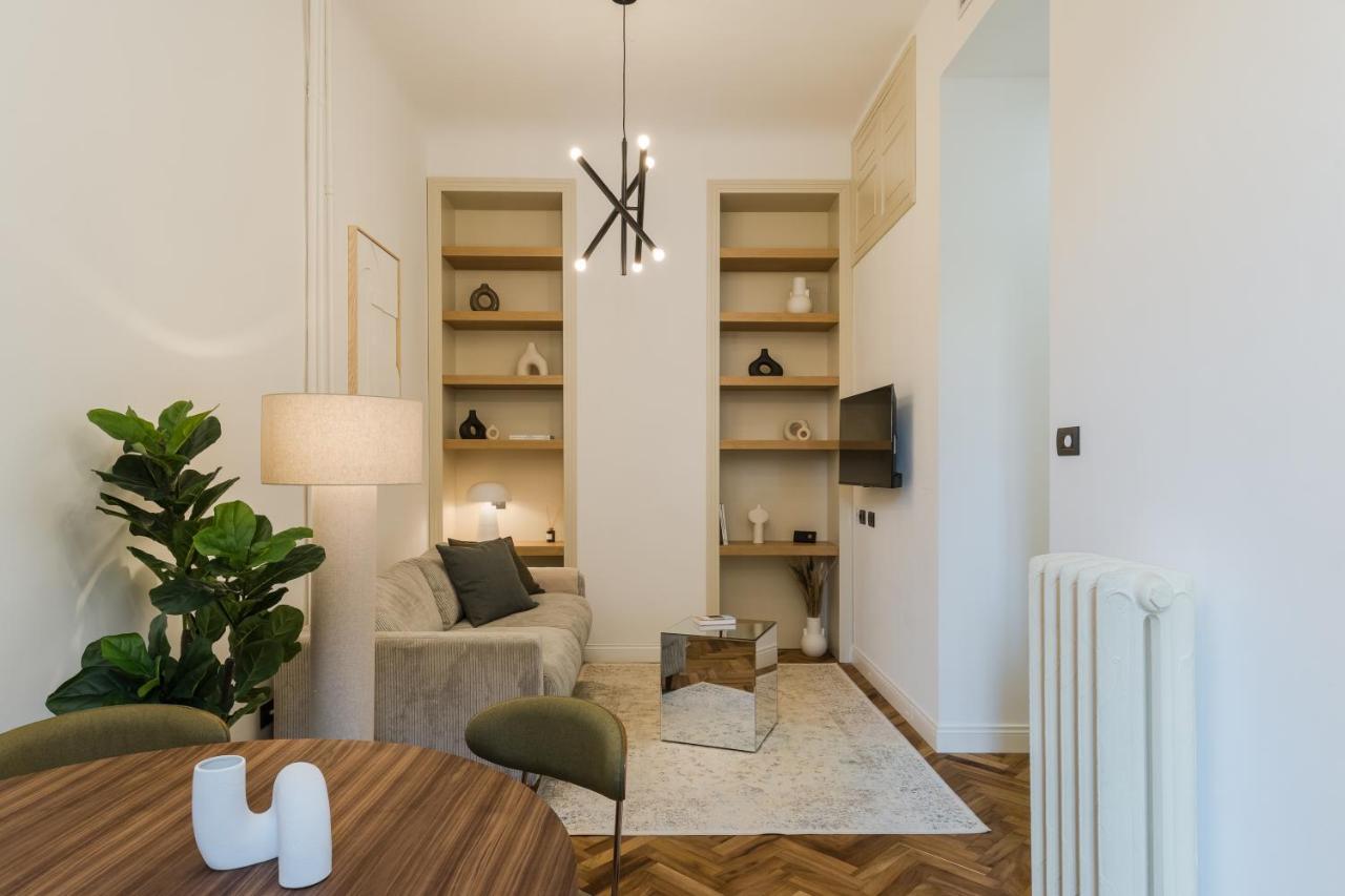 Casa Unica Milano - Elegant Apartment With Balcony - Centrale 1 Bagian luar foto
